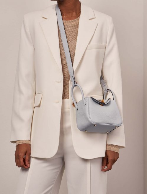 Hermès Lindy Mini BleuPale Sizes Worn | Sell your designer bag on Saclab.com