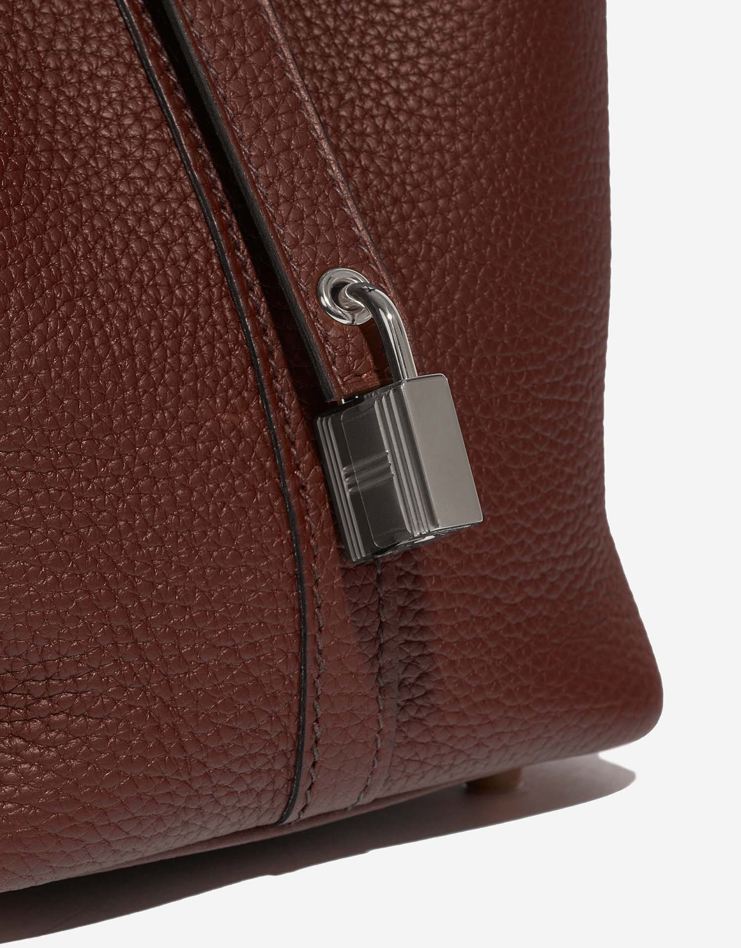 Hermès Picotin 18 RougeSellier Closing System  | Sell your designer bag on Saclab.com