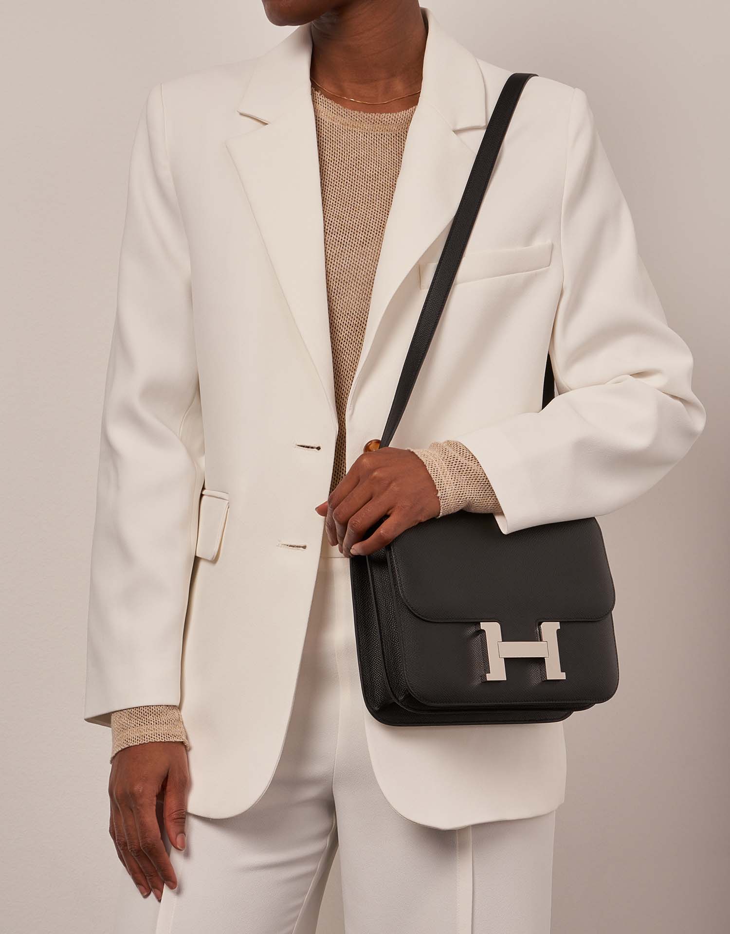 Hermès Constance 24 Black 1M | Sell your designer bag on Saclab.com
