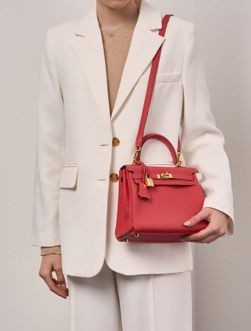 Hermès Kelly 25 RougePivoine Sizes Worn | Sell your designer bag on Saclab.com