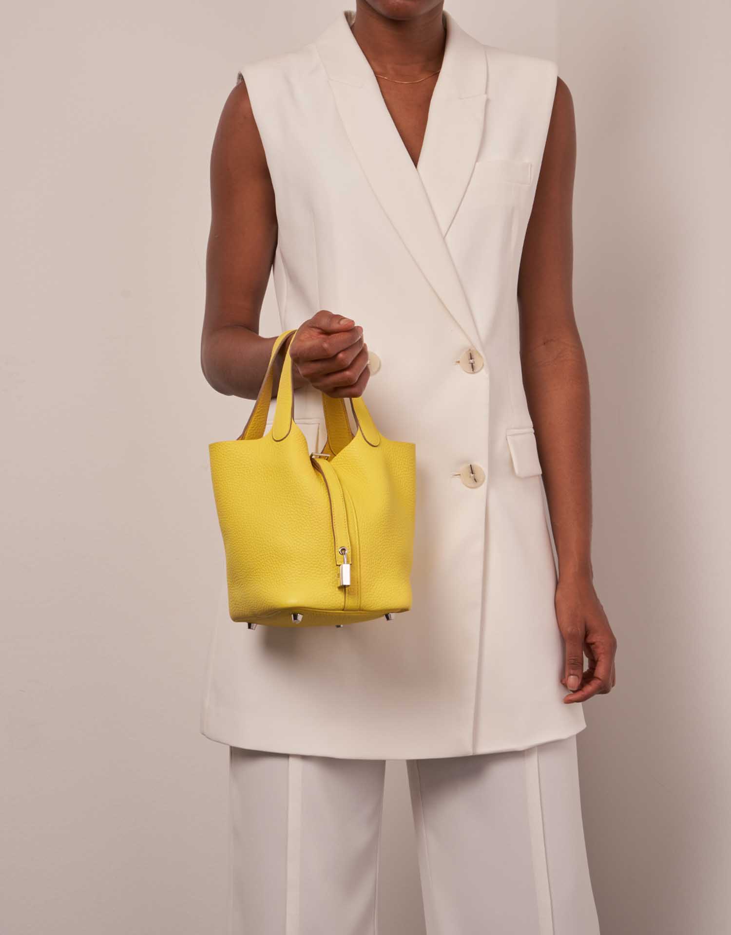 Hermès Picotin 18 Lime Sizes Worn | Sell your designer bag on Saclab.com
