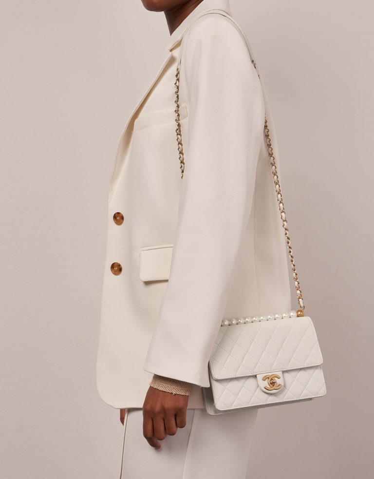 Chanel Timeless Pearls White Sizes Worn | Sell your designer bag on Saclab.com