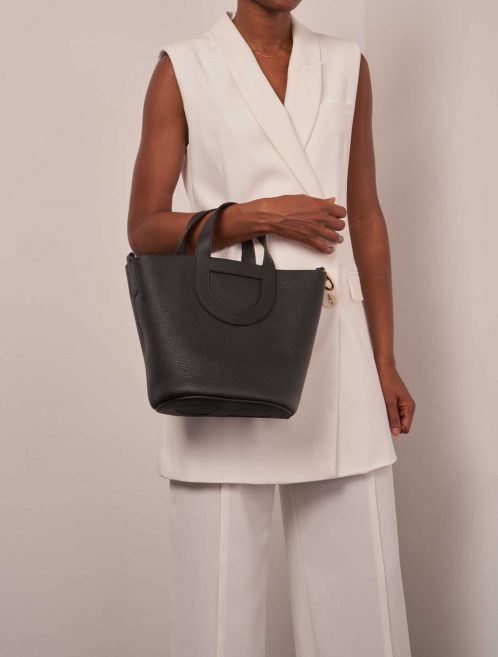 Hermès InTheLoop 23 Black Sizes Worn | Sell your designer bag on Saclab.com