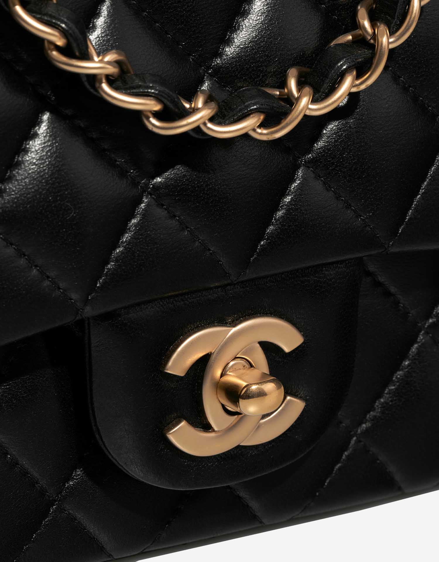 Chanel Timeless MiniRectangular Black Closing System  | Sell your designer bag on Saclab.com