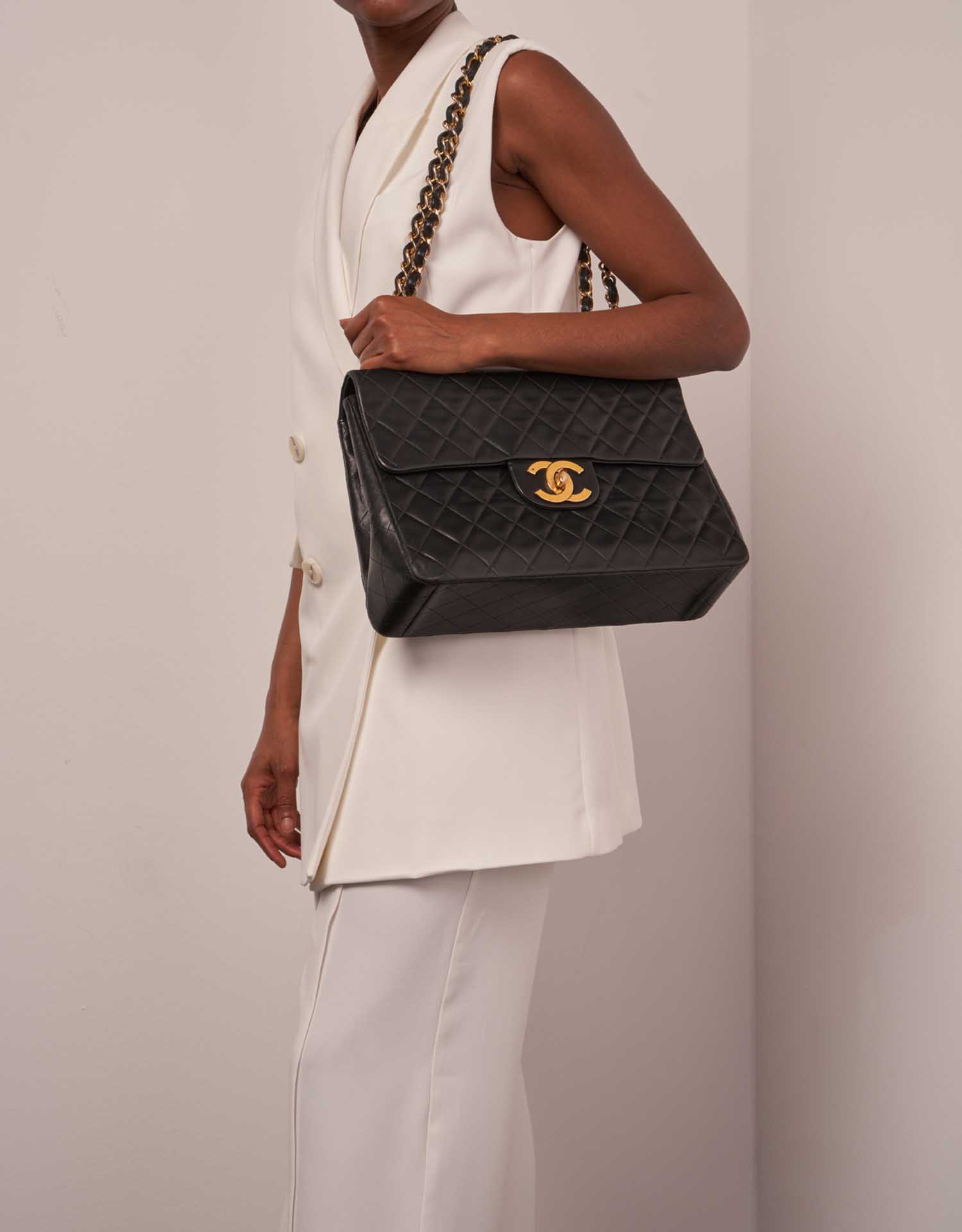Chanel Timeless Jumbo Schwarz Größen Getragen | Verkaufen Sie Ihre Designer-Tasche auf Saclab.com