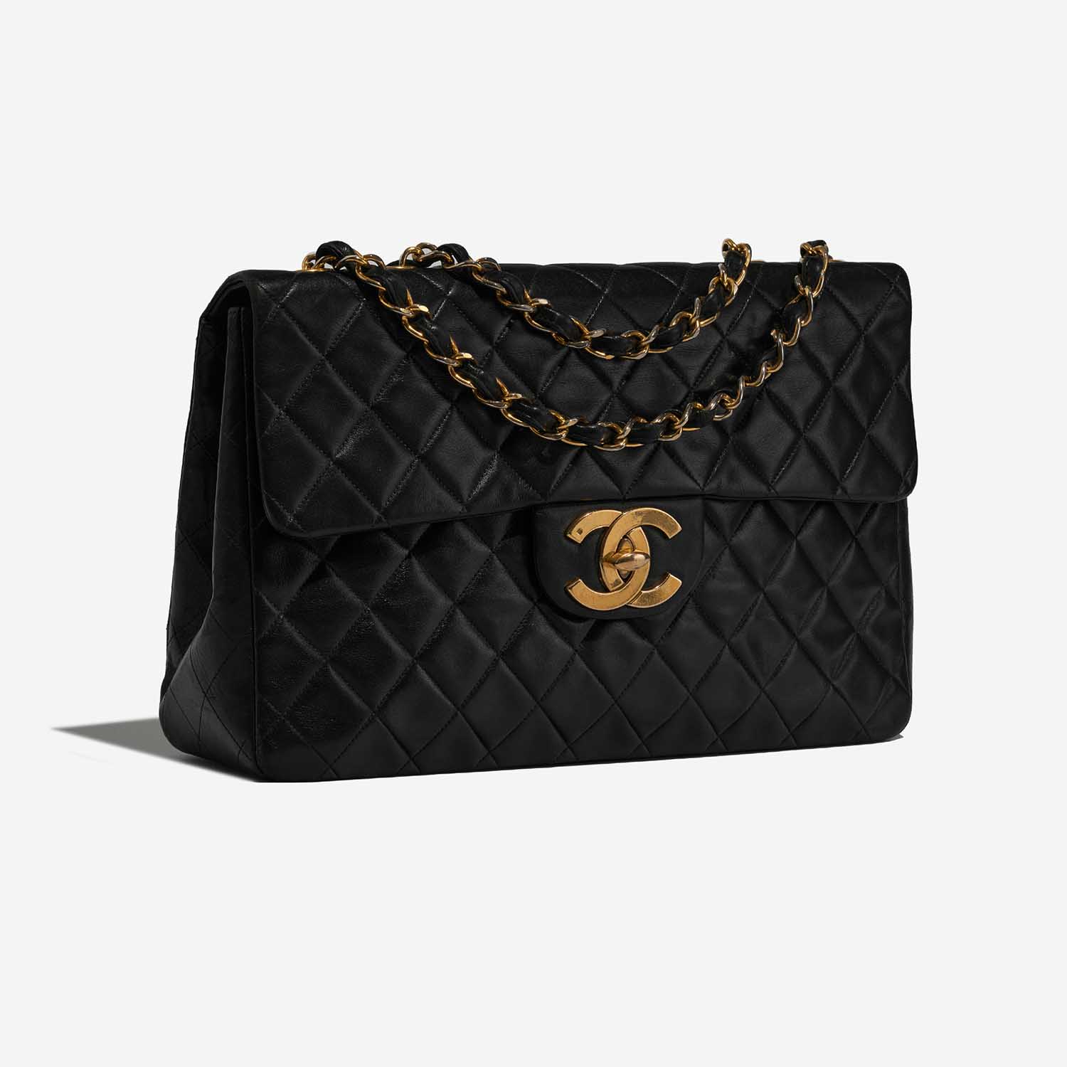 Chanel Classique Jumbo Black Side Front | Vendez votre sac de créateur sur Saclab.com