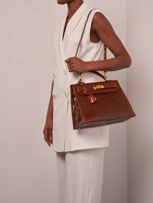 Hermès Kelly 32 Etrusque Sizes Worn | Sell your designer bag on Saclab.com