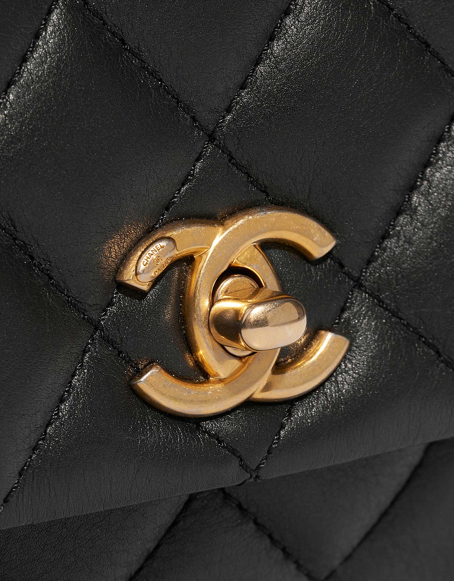 Chanel TimelessHandle Small Black Closing System  | Sell your designer bag on Saclab.com