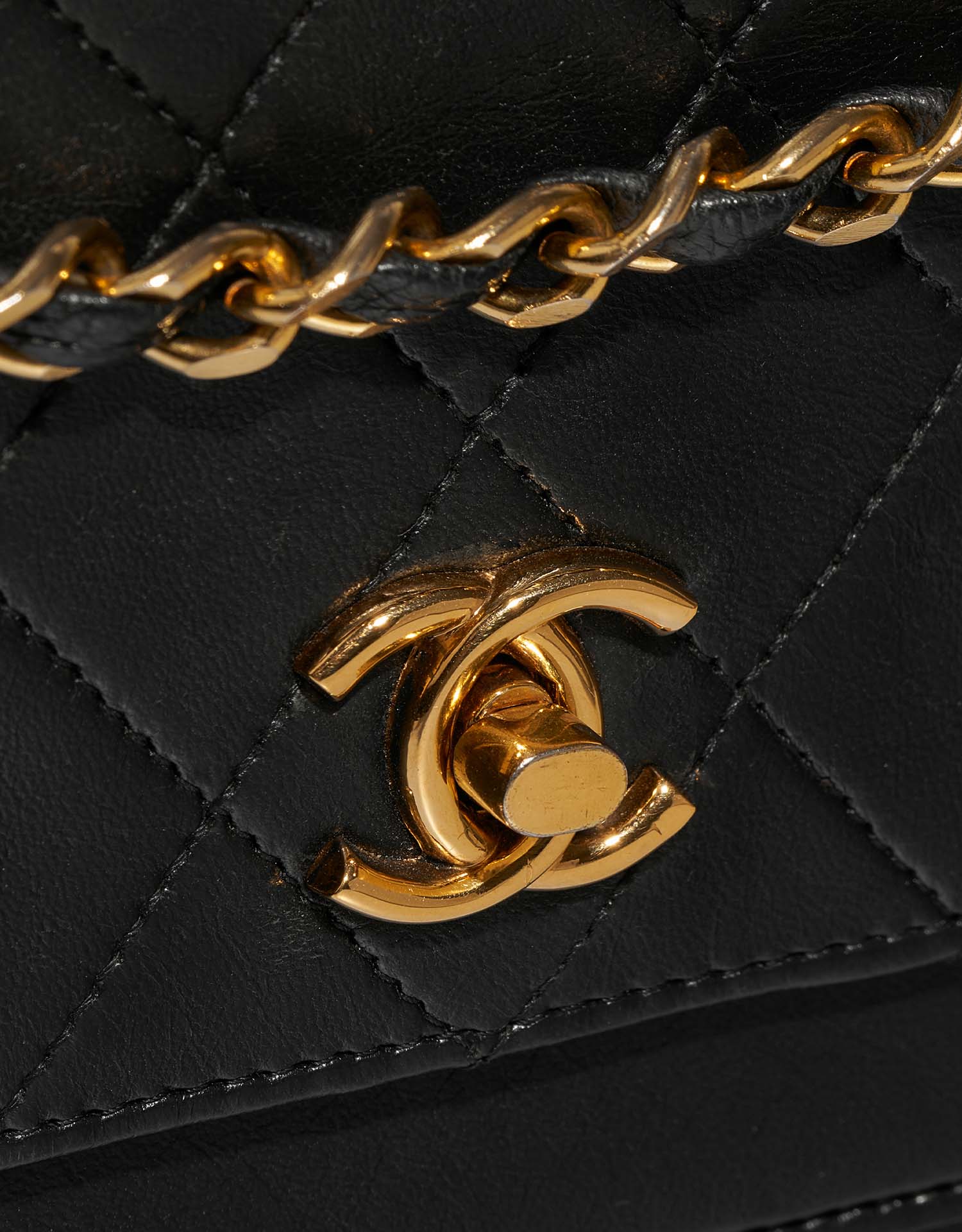 Chanel Timeless DoubleFlap Black Closing System  | Sell your designer bag on Saclab.com