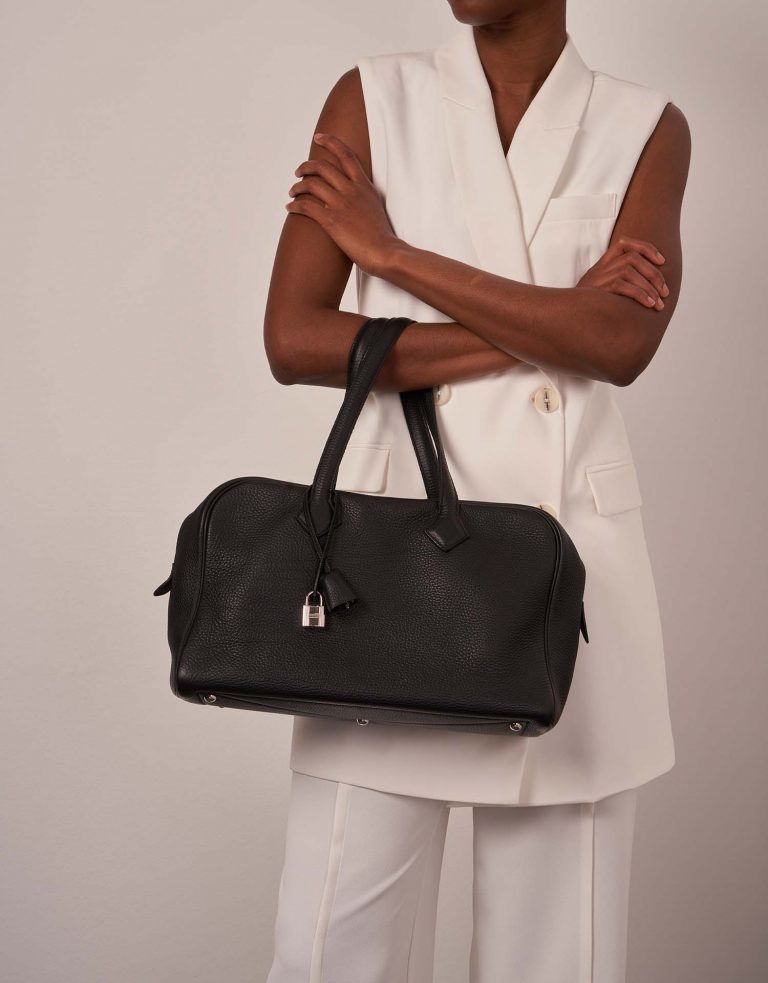 Hermès Victoria 35 Black Sizes Worn | Sell your designer bag on Saclab.com