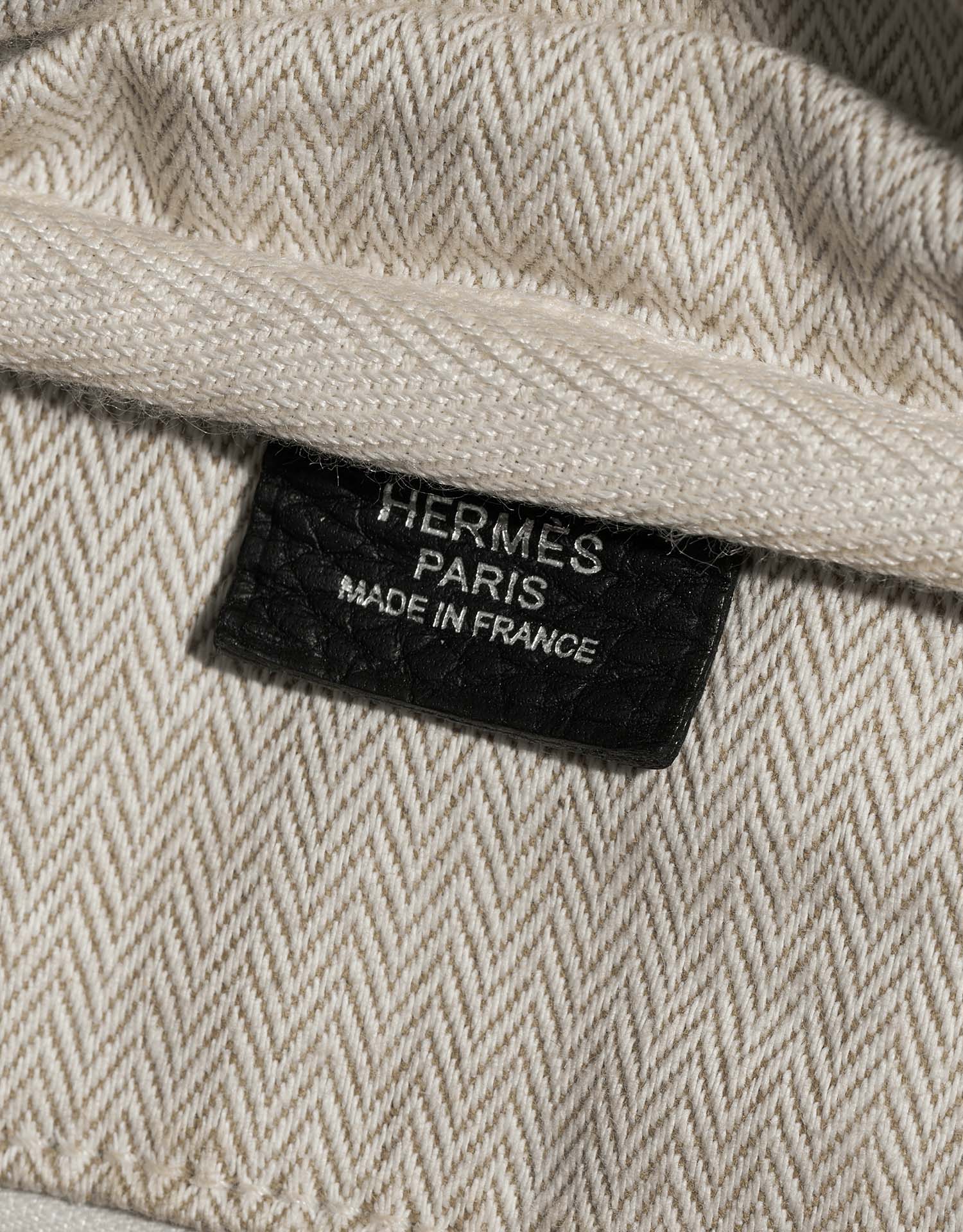 Hermès Victoria 35 Black Logo  | Sell your designer bag on Saclab.com