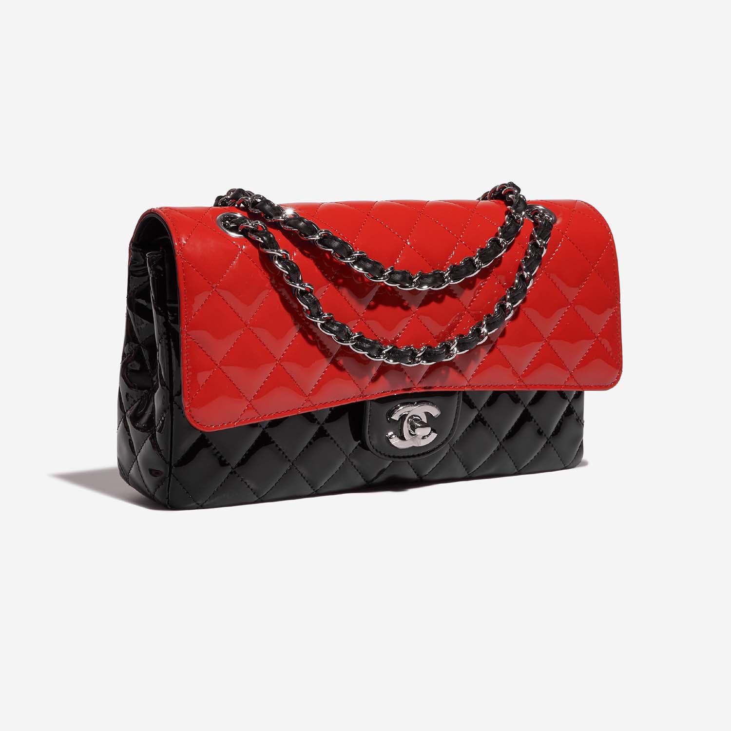 Chanel Timeless Medium Schwarz-Rot Side Front | Verkaufen Sie Ihre Designer-Tasche auf Saclab.com