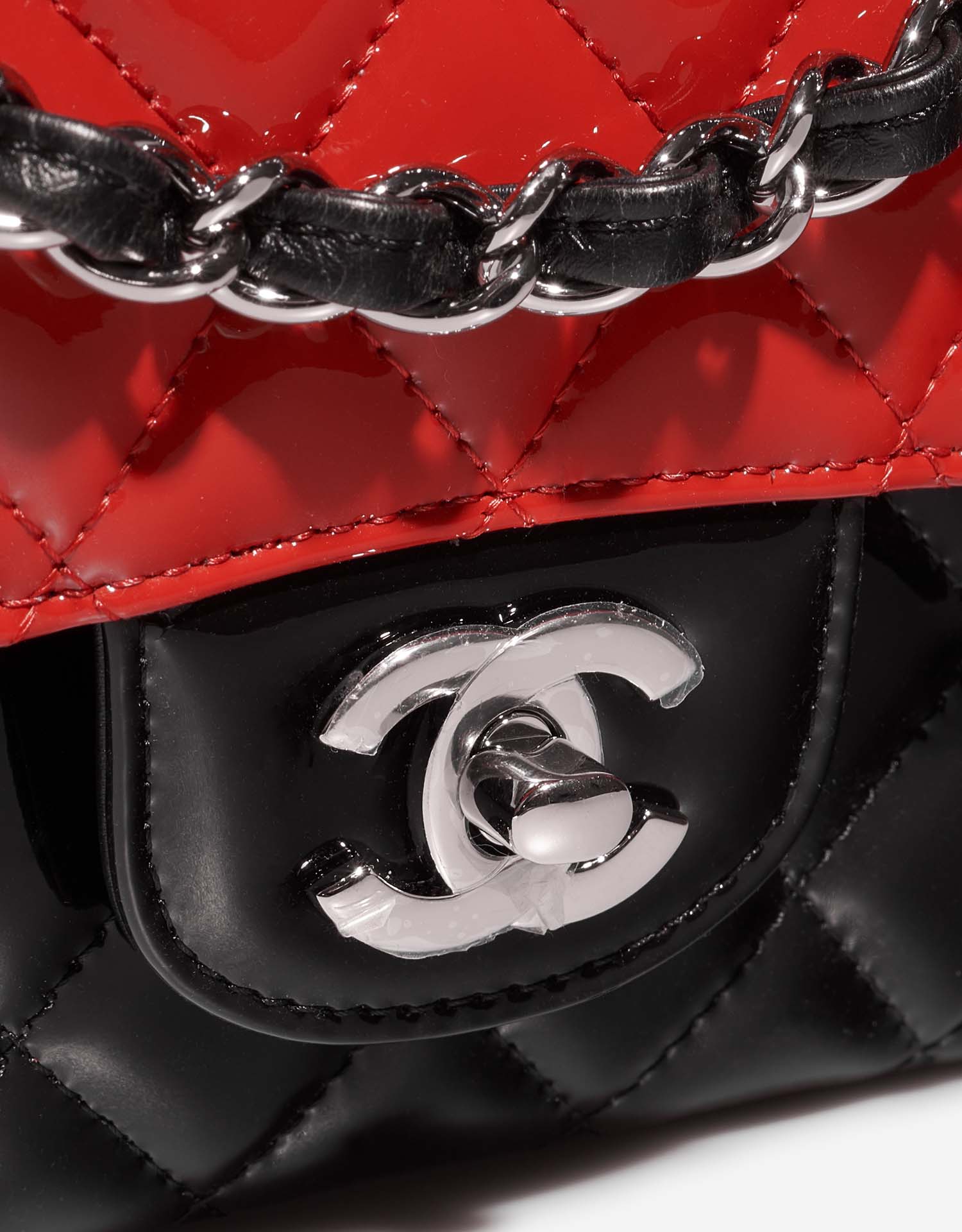 Chanel Timeless Medium Schwarz-Rot Verschluss-System | Verkaufen Sie Ihre Designer-Tasche auf Saclab.com