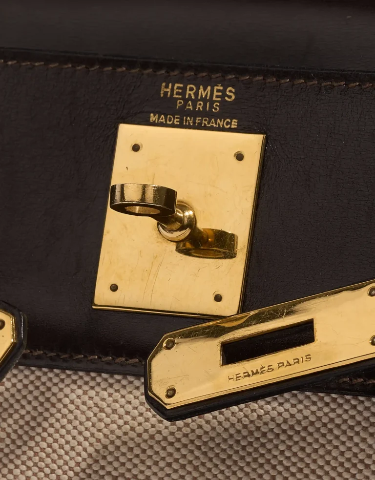 Hermès KellyToile 28 Ecru-Chocolate Logo | Sell your designer bag on Saclab.com
