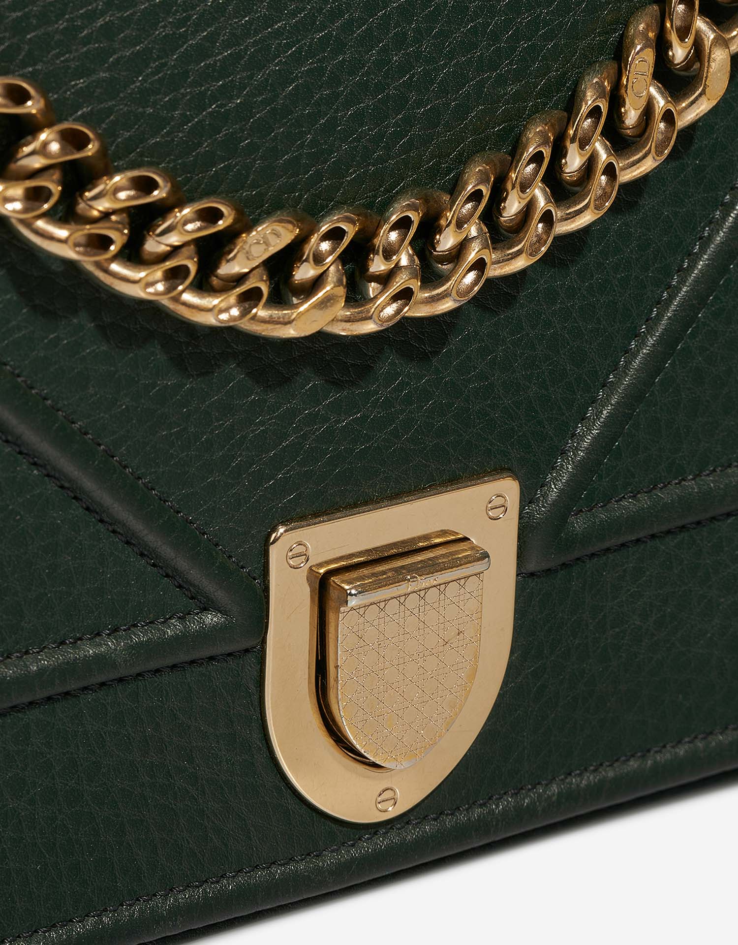 Dior Diorama Medium Green Closing System  | Sell your designer bag on Saclab.com