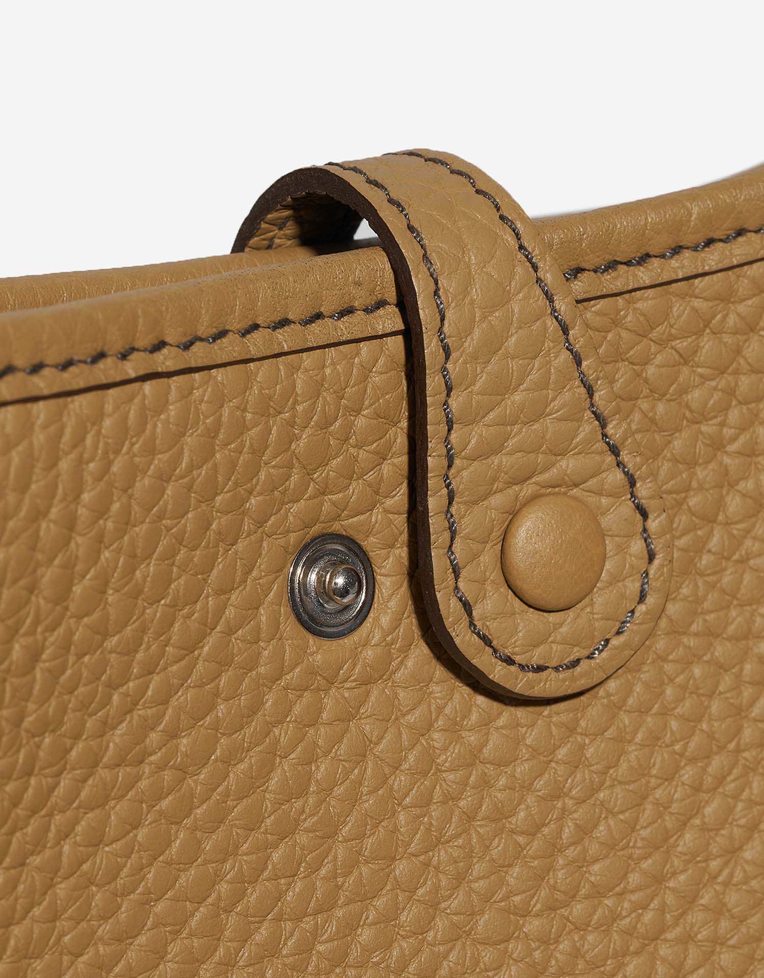 Hermès Evelyne 16 Biscuit-Camel Closing System  | Sell your designer bag on Saclab.com