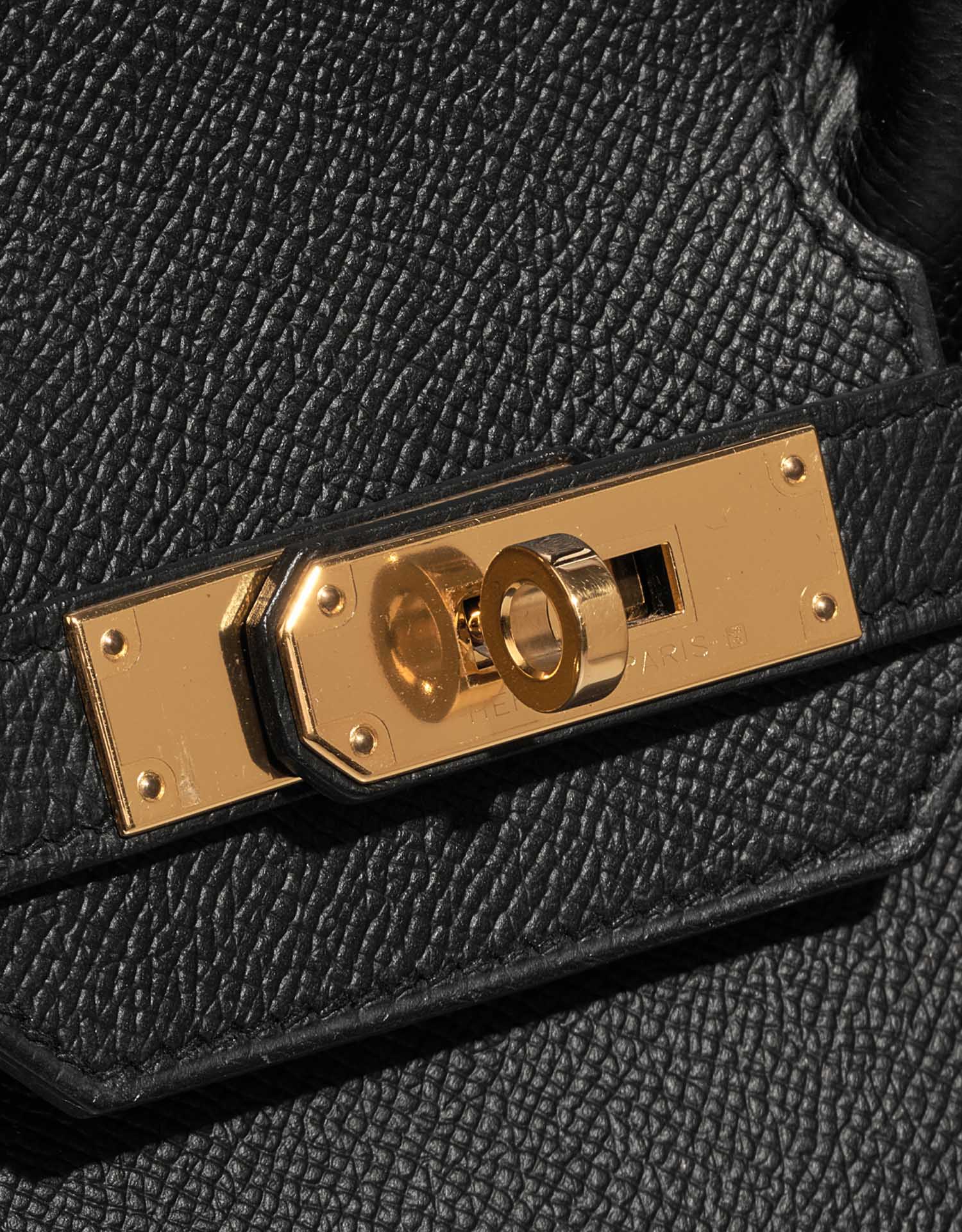 Hermès Birkin 30 Black Closing System  | Sell your designer bag on Saclab.com
