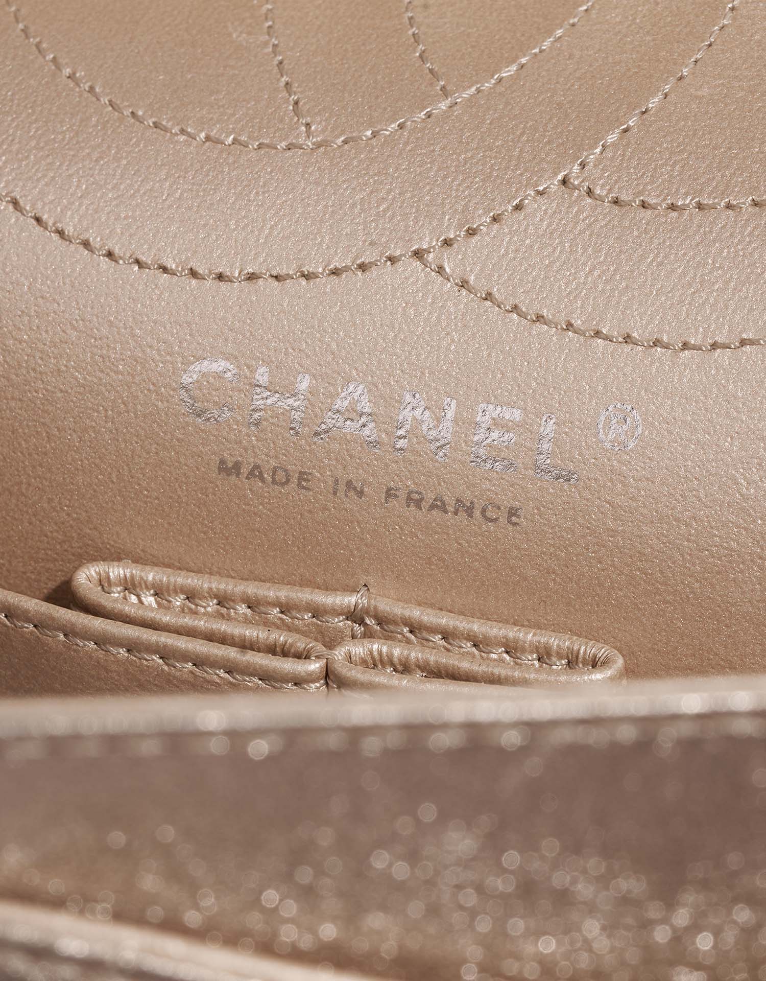 Chanel 255Reissue 226 ShinyChampagne Logo | Verkaufen Sie Ihre Designer-Tasche auf Saclab.com