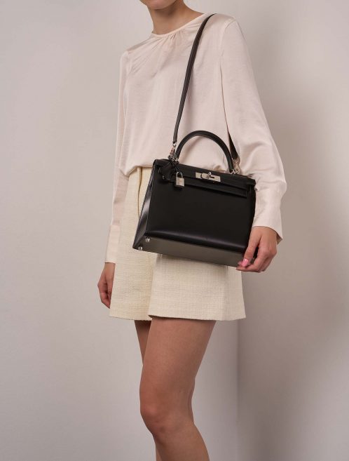 Hermès Kelly 28 Black Sizes Worn | Sell your designer bag on Saclab.com