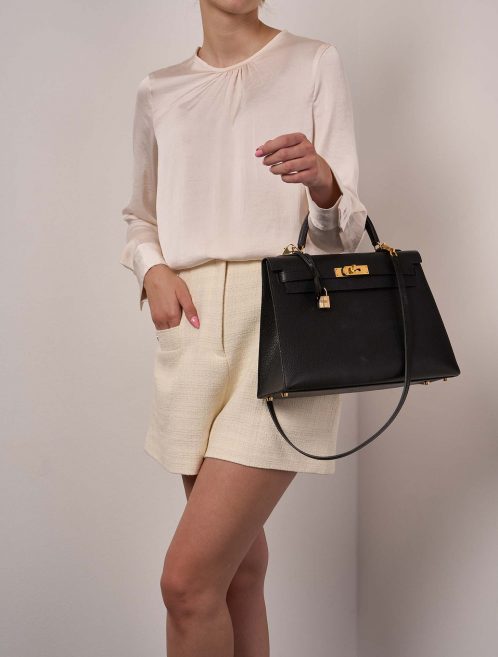 Hermès Kelly 32 Black 2F Sizes Worn | Sell your designer bag on Saclab.com