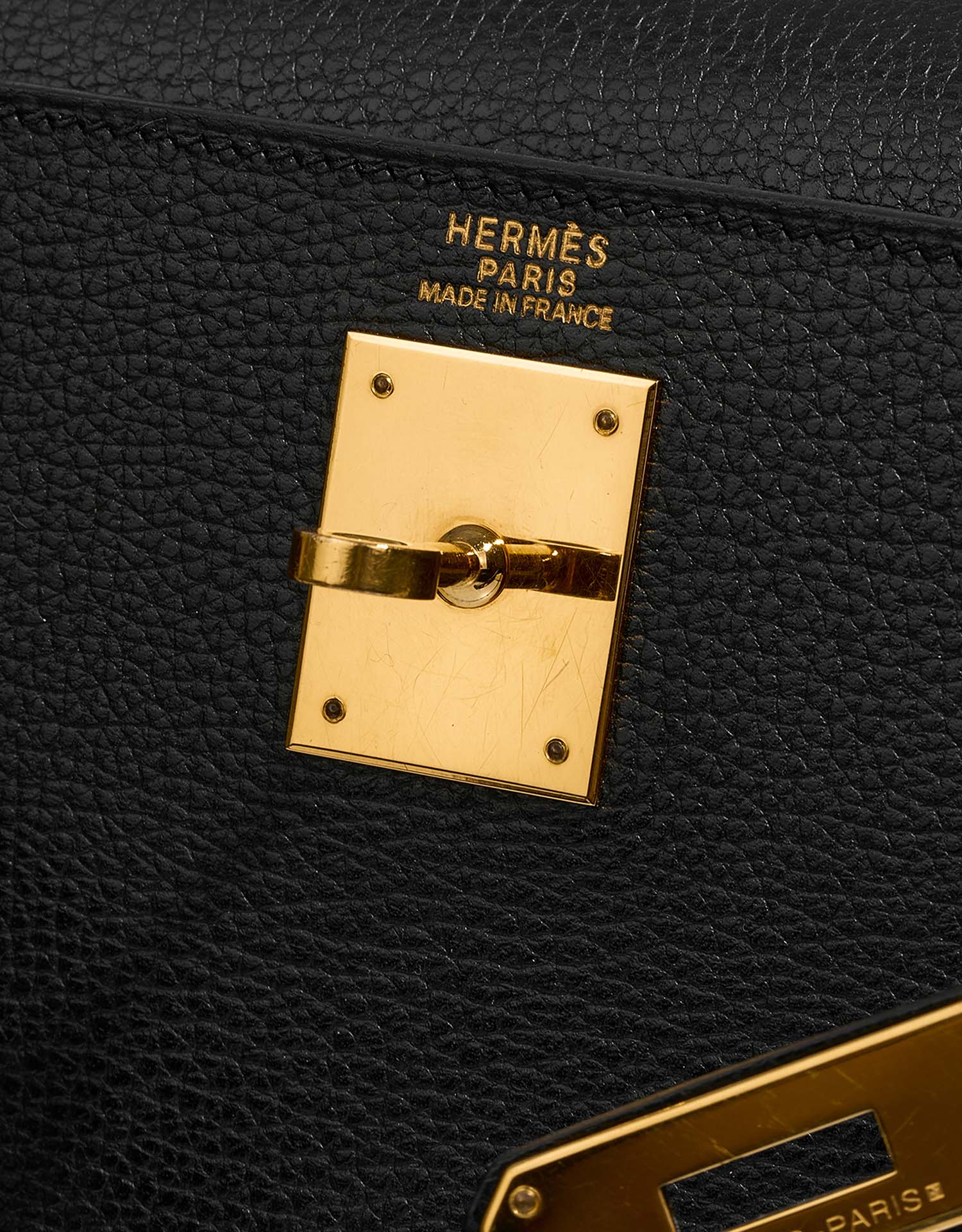 Hermès Kelly 32 Black Logo  | Sell your designer bag on Saclab.com