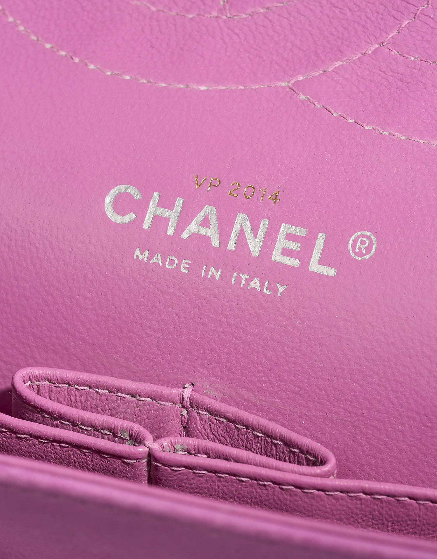 Chanel Timeless Jumbo Violet Logo  | Sell your designer bag on Saclab.com