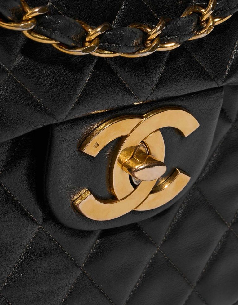 Chanel Timeless Maxi Black Closing System  | Sell your designer bag on Saclab.com