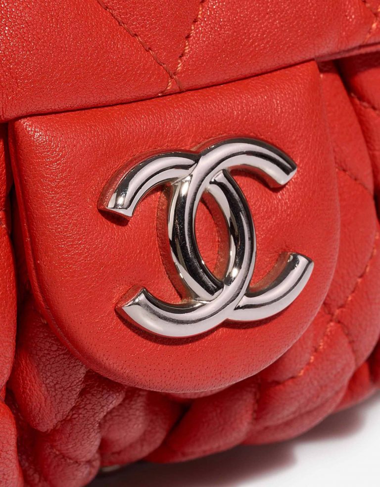 Chanel ChainAround Small Red Closing System  | Sell your designer bag on Saclab.com