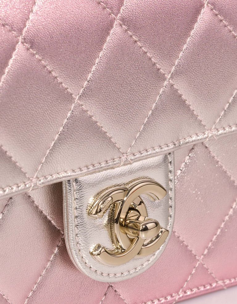 Chanel Timeless SmallFlapBag iridescent Closing System  1 | Sell your designer bag on Saclab.com