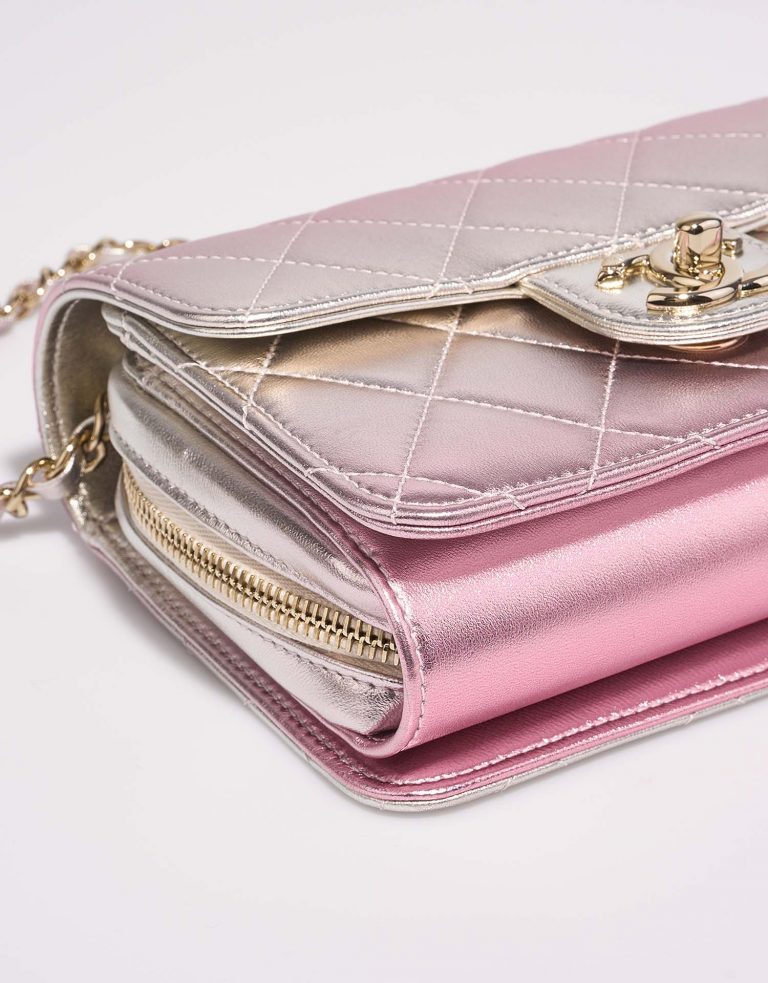 Chanel Timeless SmallFlapBag iridescent signs of wear | Sell your designer bag on Saclab.com