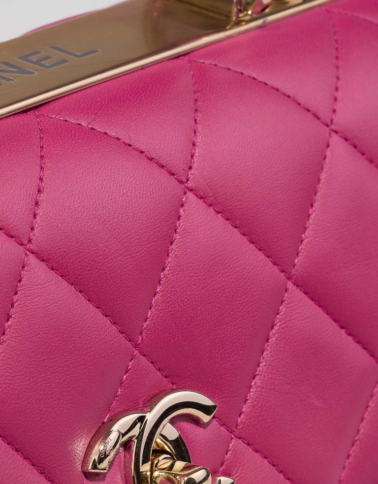 Chanel TrendyCC Medium Berry Pink signs of wear 1 | Sell your designer bag on Saclab.com