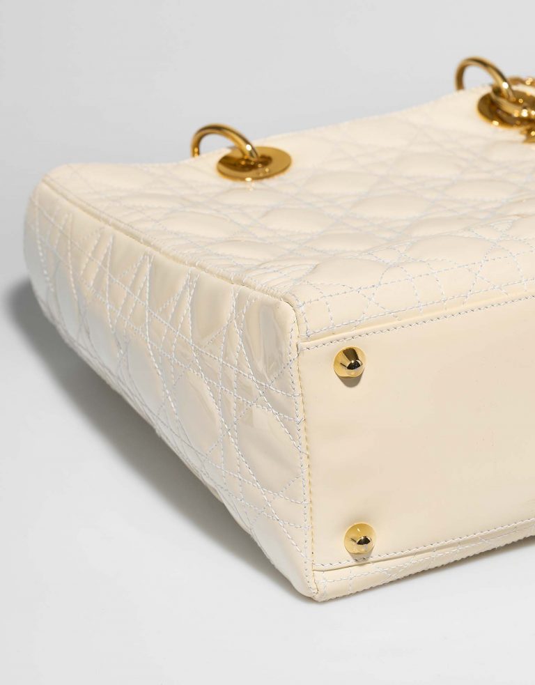 Dior Lady Large White signs of wear | Sell your designer bag on Saclab.com