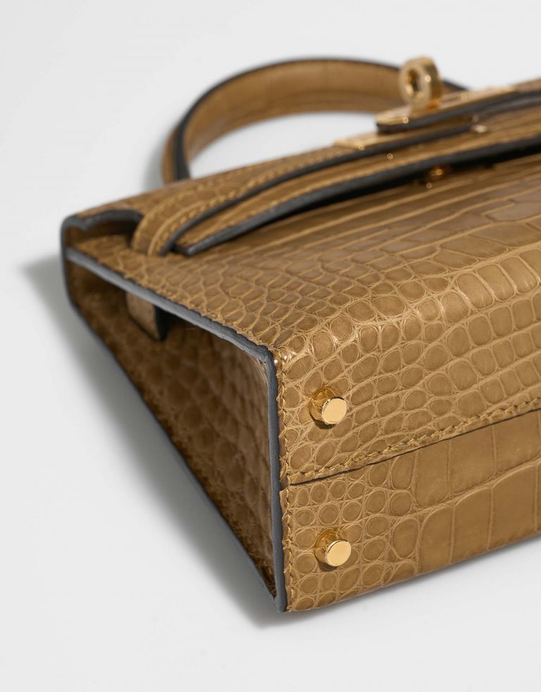 Pre-owned Hermès bag Kelly Mini Matte Alligator Kraft Brown Detail | Sell your designer bag on Saclab.com