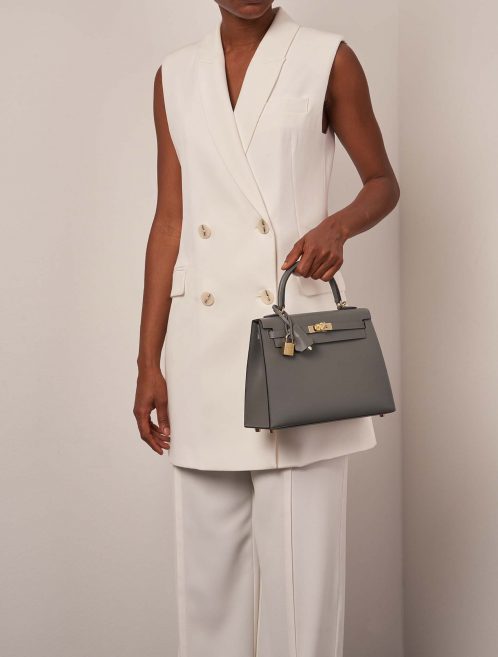 Hermès Kelly 25 VertAmande Sizes Worn | Sell your designer bag on Saclab.com
