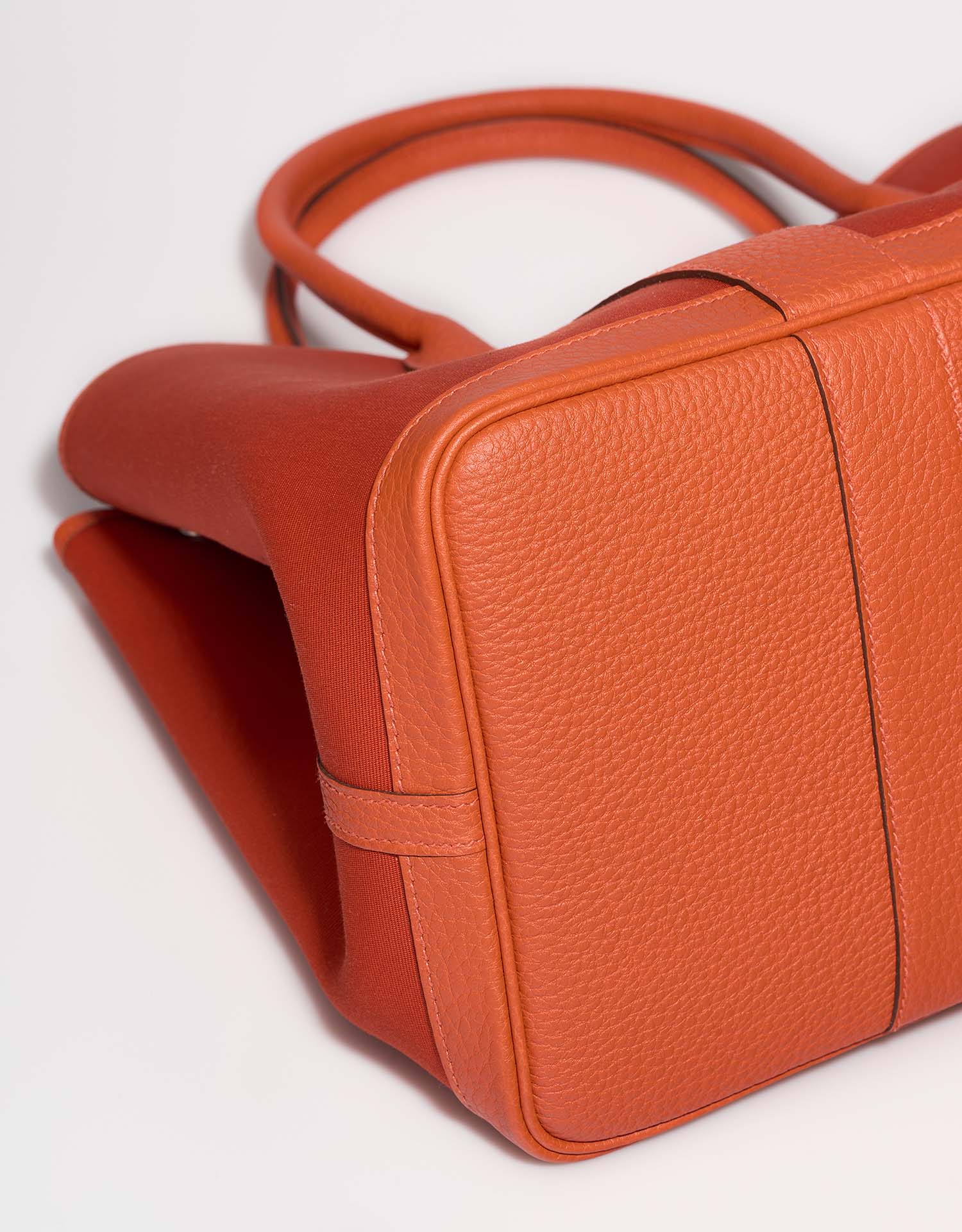 Hermès GardenParty 36 OrangePoppy-Capucine signs of wear | Sell your designer bag on Saclab.com