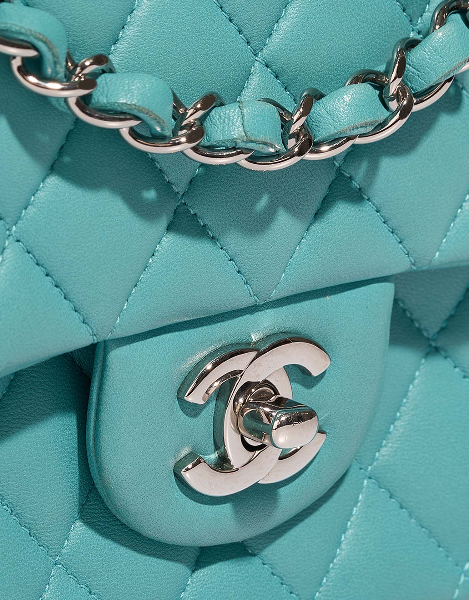 Chanel Timeless Medium Turquoise Closing System  | Sell your designer bag on Saclab.com
