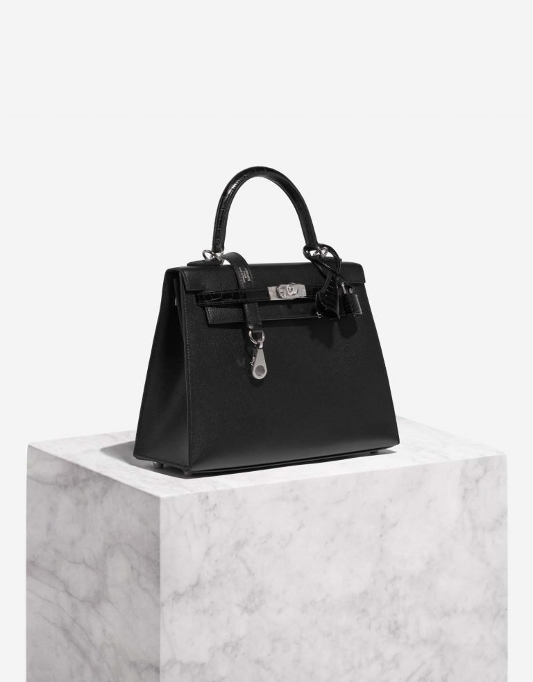 Hermès Kelly 25 Black  Front  | Sell your designer bag on Saclab.com