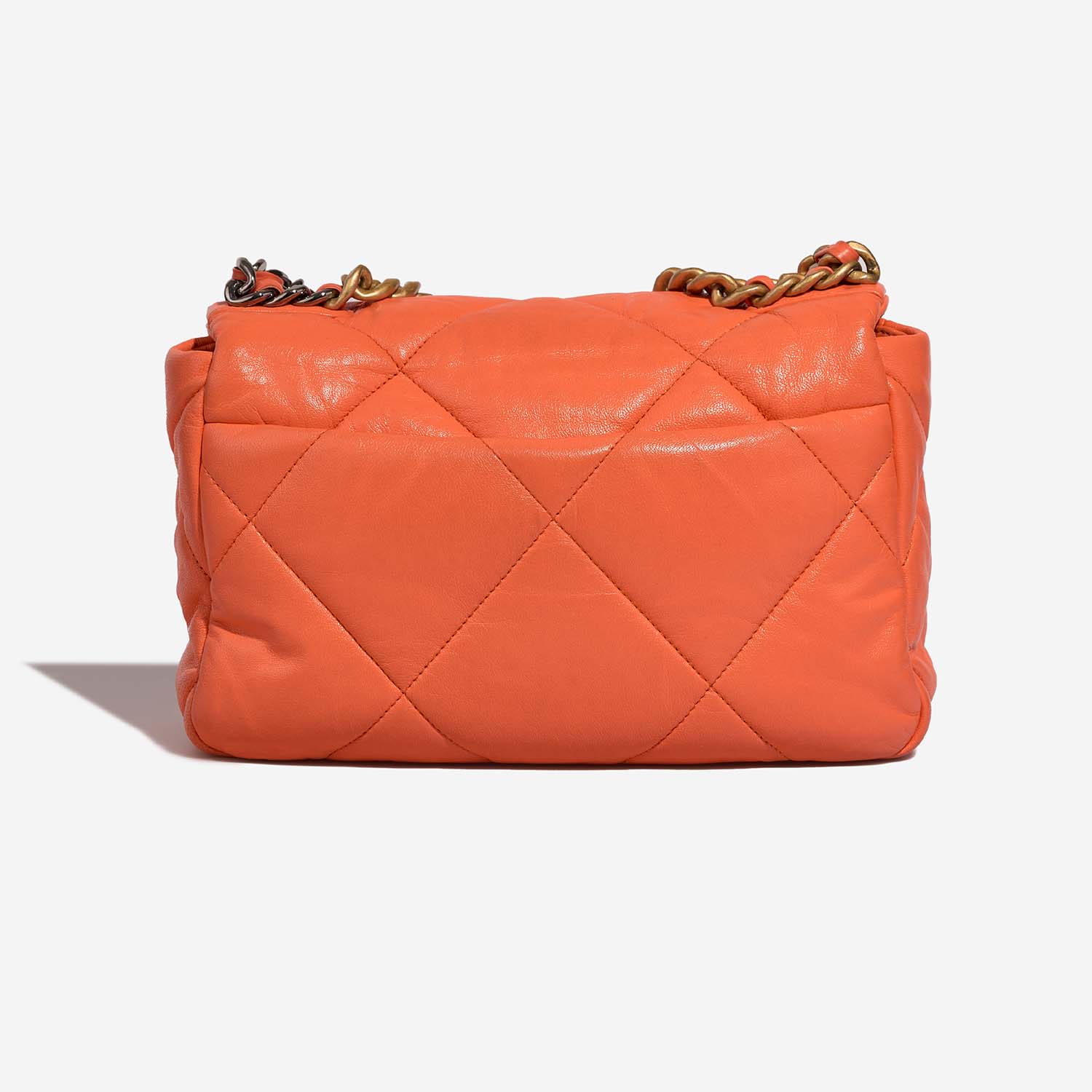 Chanel 19 FlapBag Orange Back  | Sell your designer bag on Saclab.com