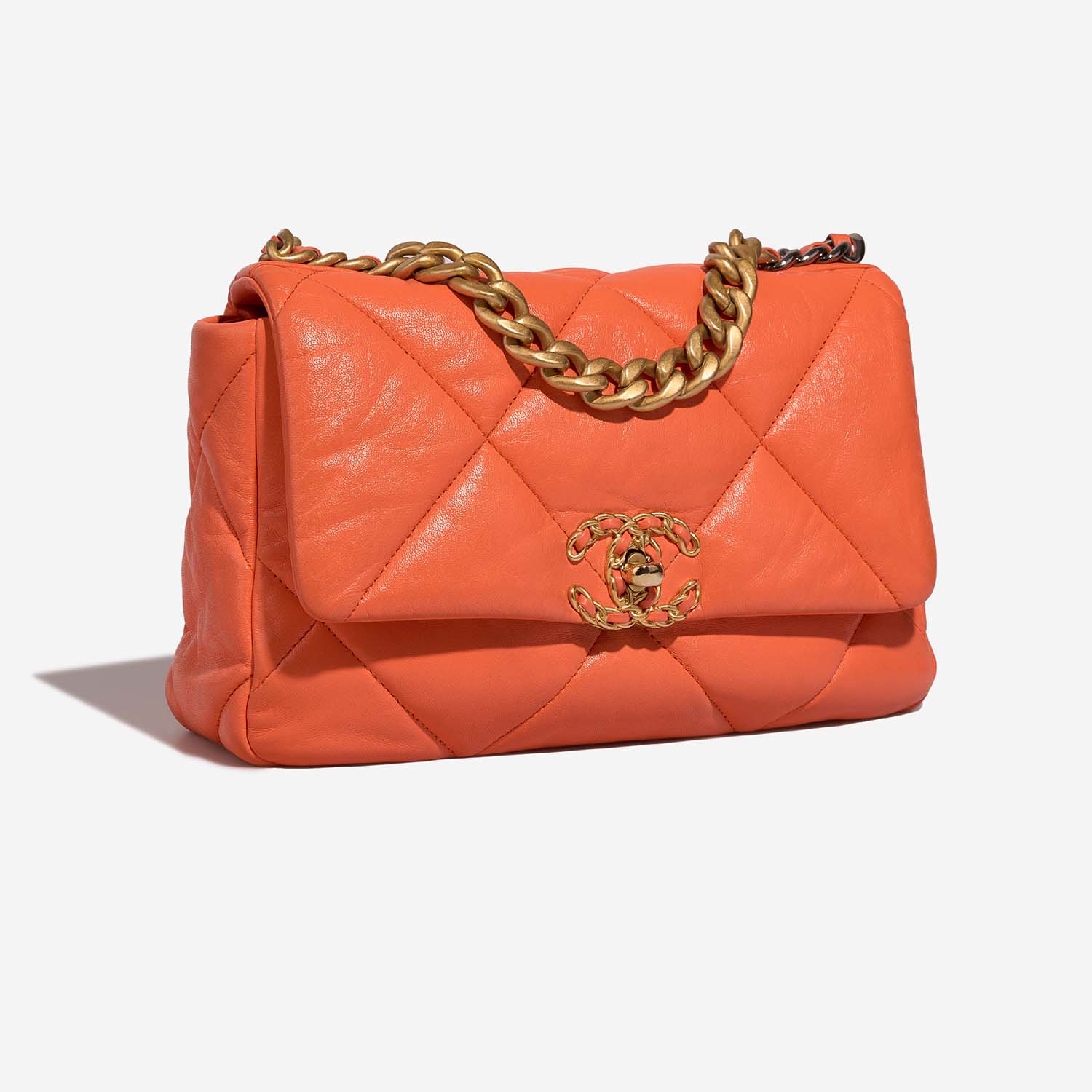 Chanel 19 FlapBag Orange Side Front | Verkaufen Sie Ihre Designer-Tasche auf Saclab.com