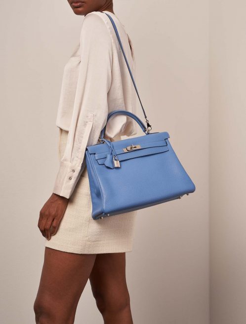 Hermès Kelly 32 BleuParadis Sizes Worn | Sell your designer bag on Saclab.com