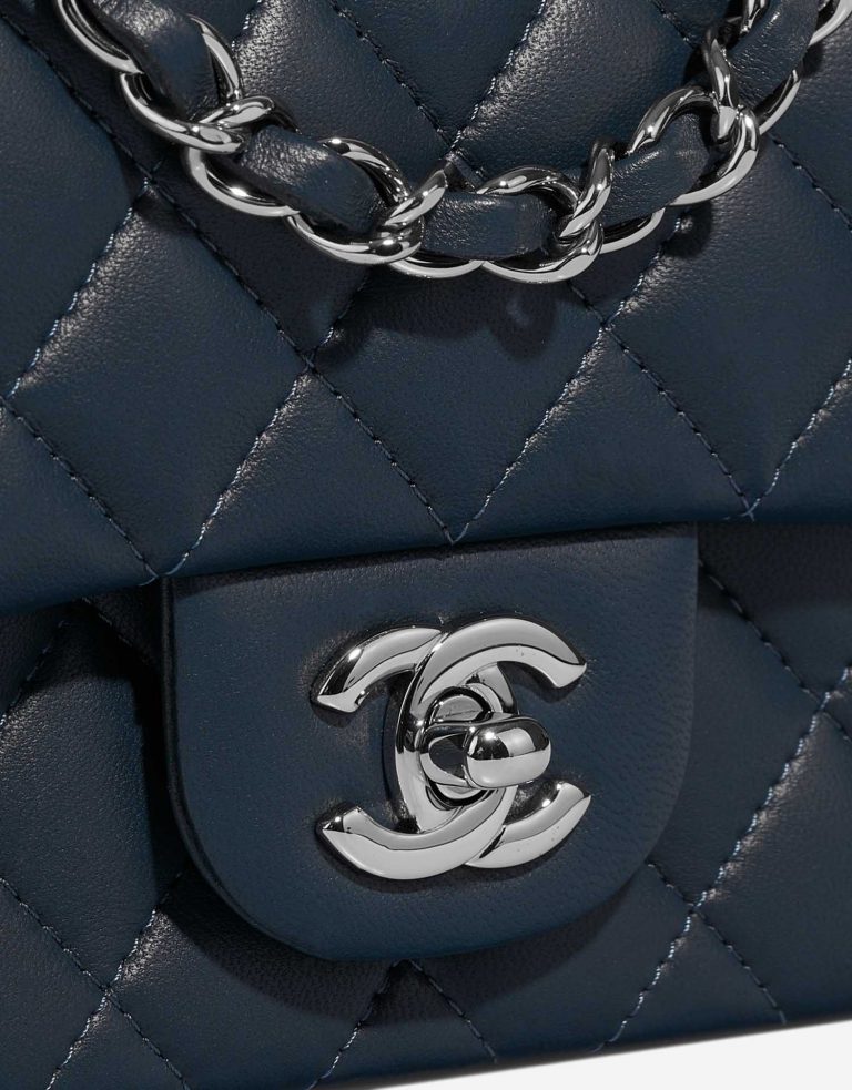 Chanel Timeless MiniSquare Navy Verschluss-System | Verkaufen Sie Ihre Designer-Tasche auf Saclab.com