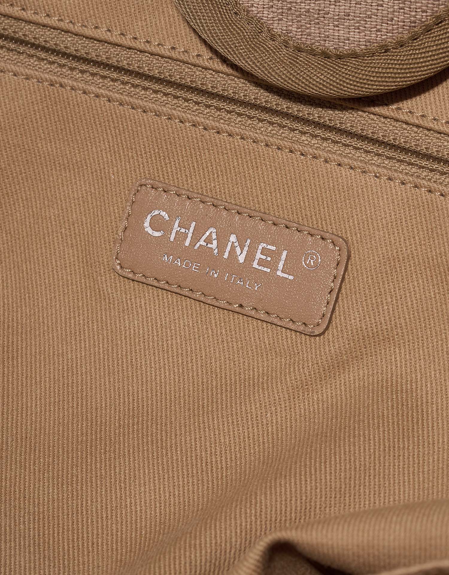 Chanel Deauville Medium Logo  | Sell your designer bag on Saclab.com