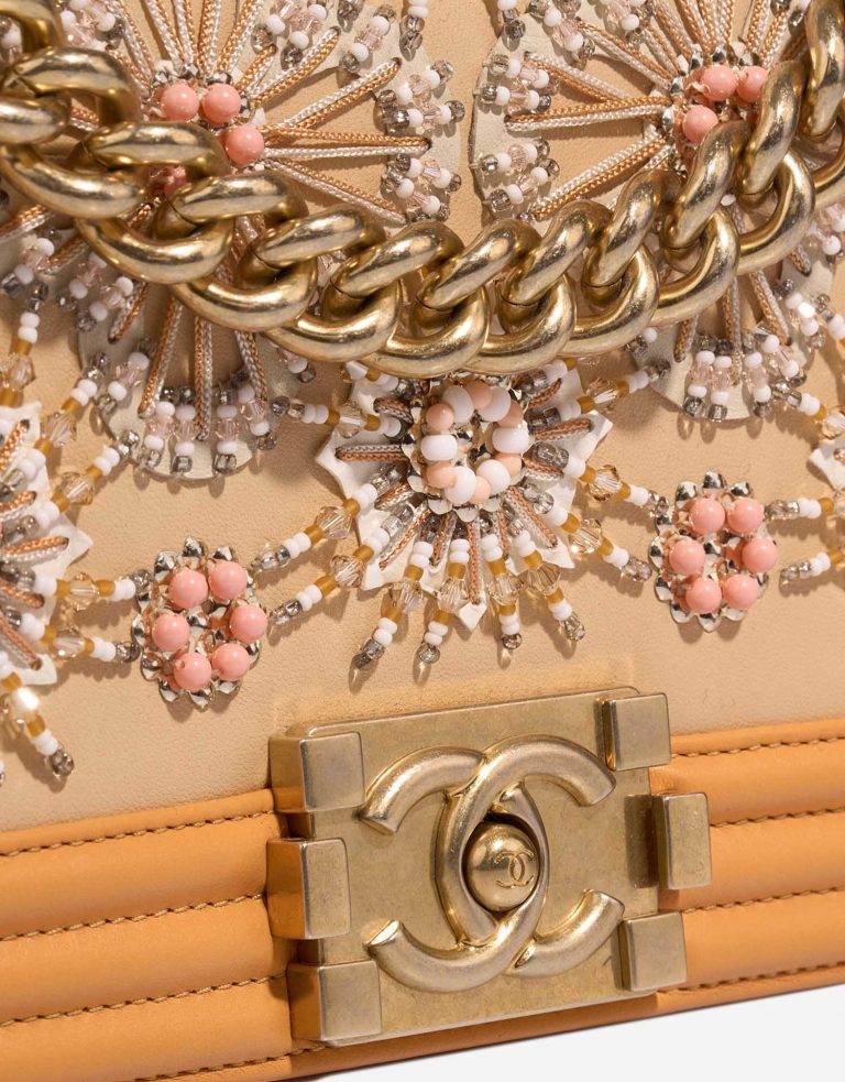 Chanel Boy New Medium Lamb / Embroidery Orange / Multicolour Closing System | Sell your designer bag