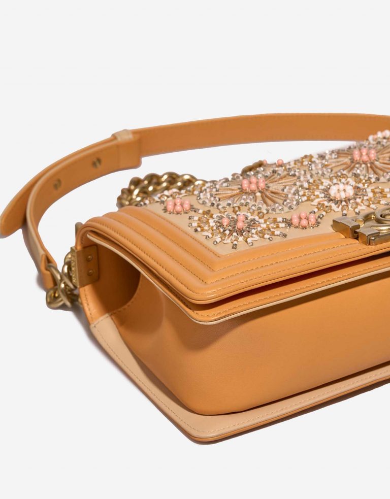Chanel Boy New Medium Lamb / Embroidery Orange / Multicolour Signs of wear | Sell your designer bag