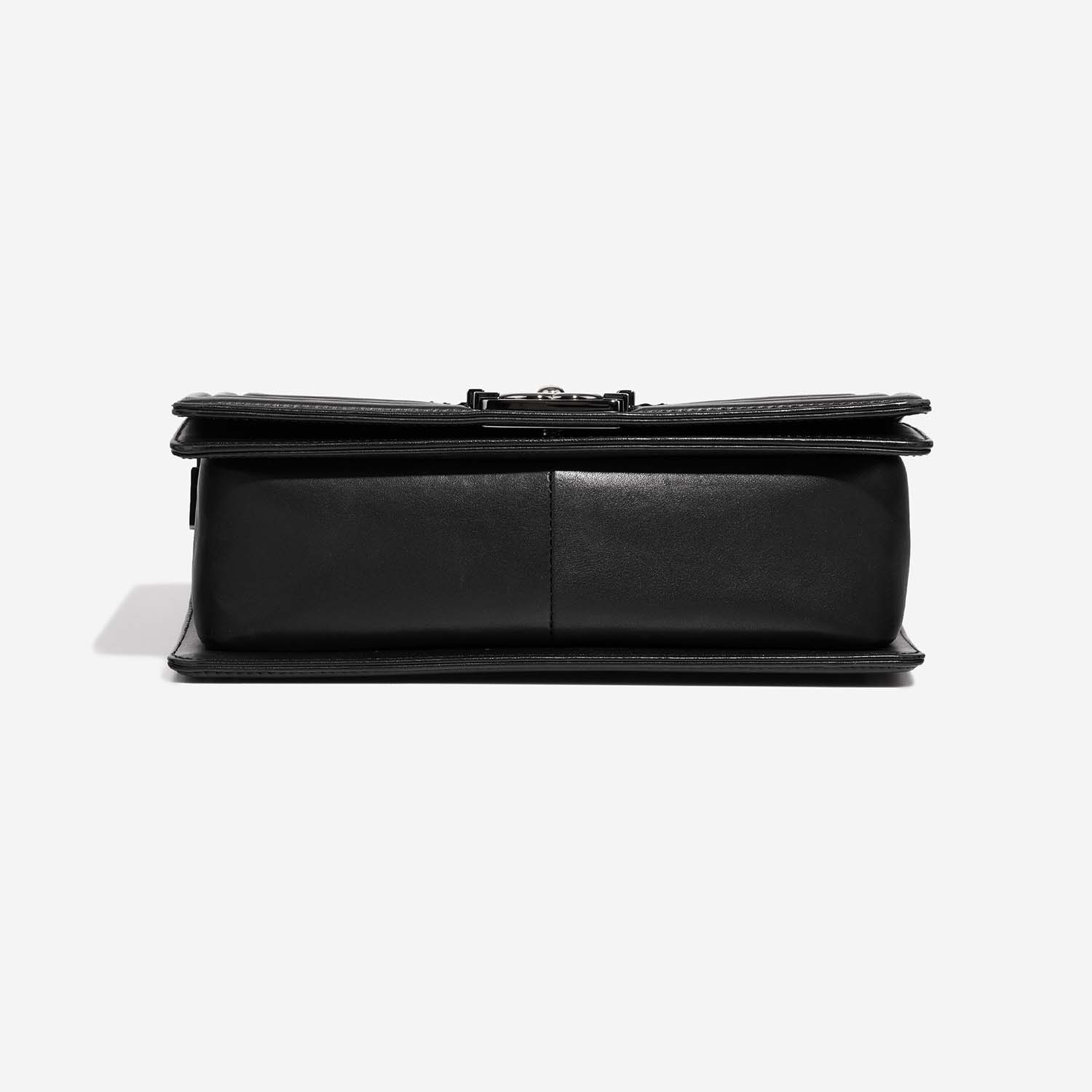 Chanel Boy OldMedium Black Bottom  | Sell your designer bag on Saclab.com