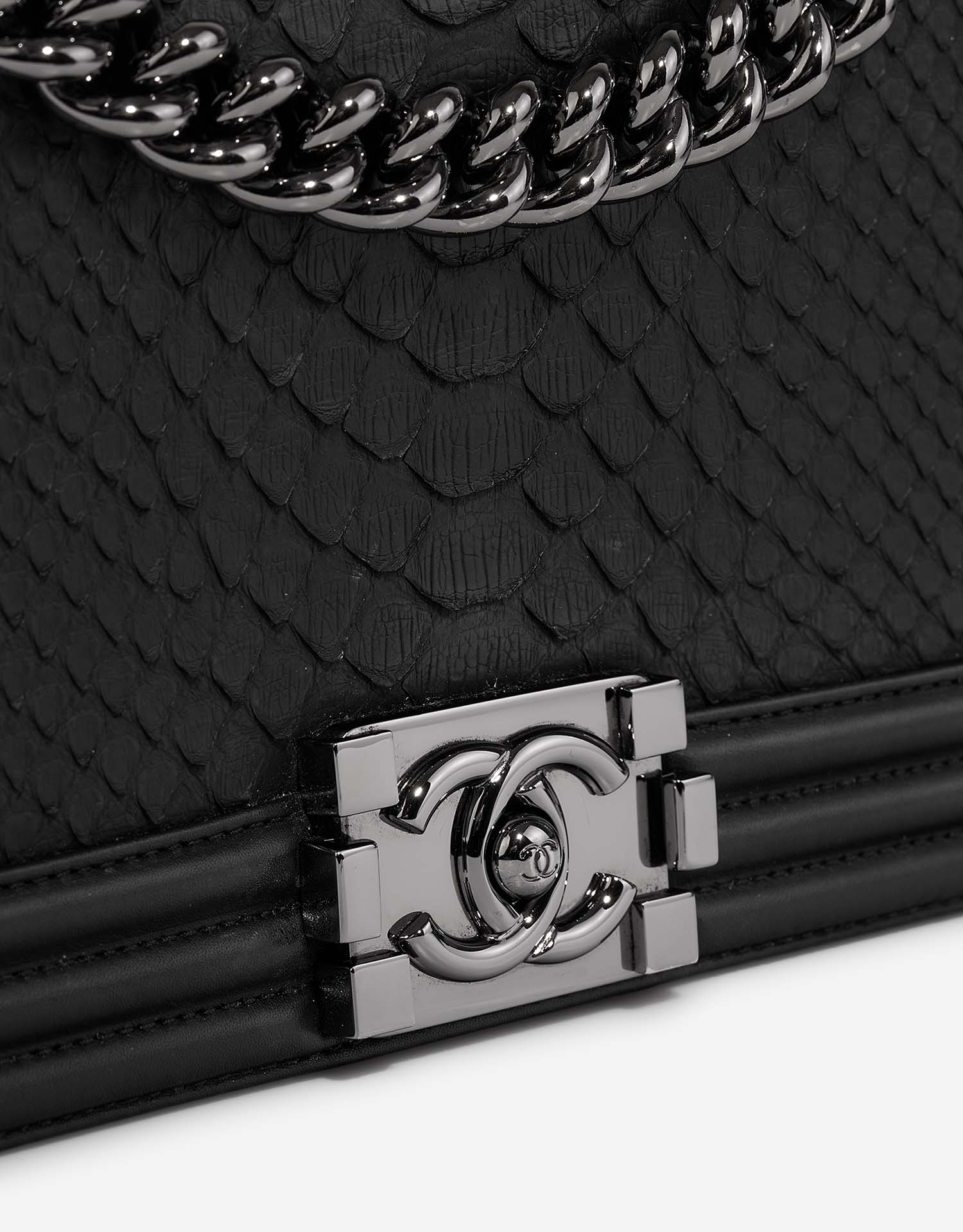 Chanel Boy OldMedium Black Closing System  | Sell your designer bag on Saclab.com