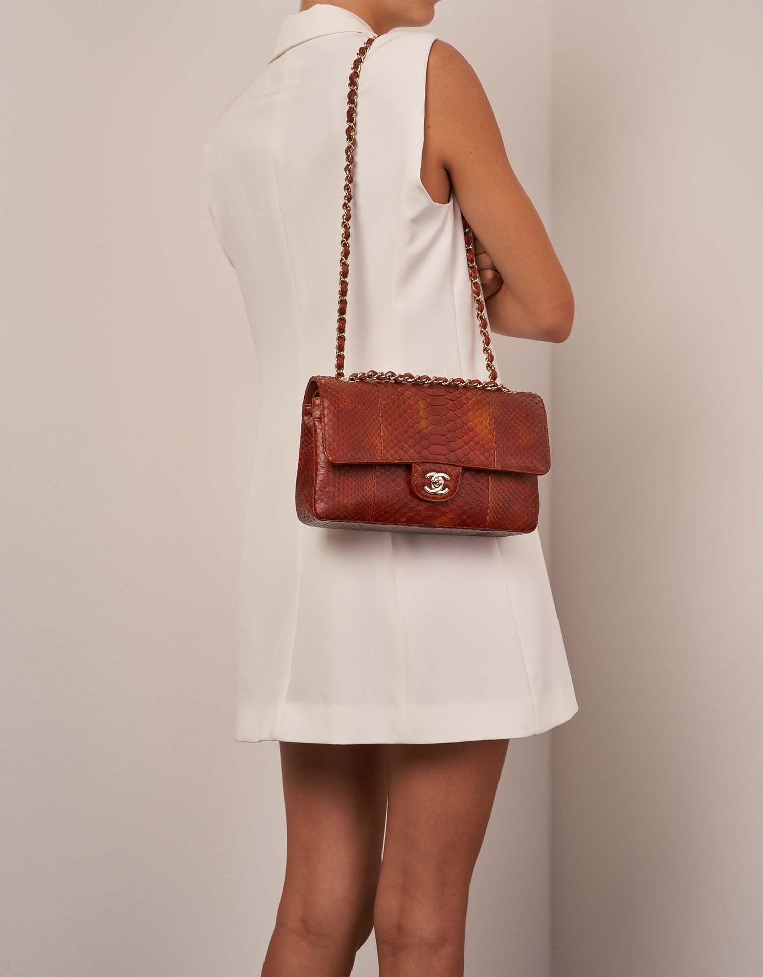 Chanel Timeless Medium Red-Orange Sizes Worn | Sell your designer bag on Saclab.com
