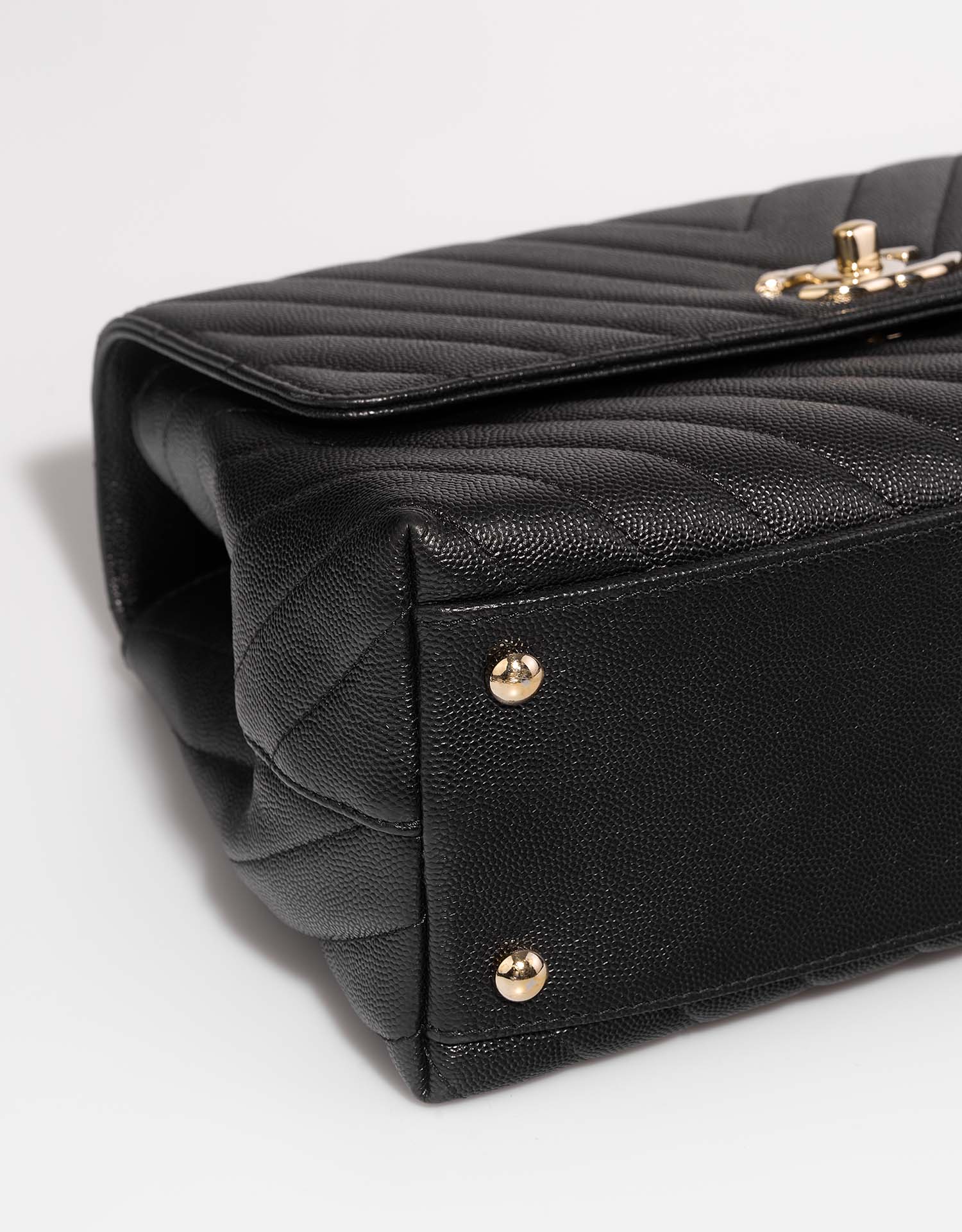 Chanel TimelessHandle Medium Black signes d'usure | Vendez votre sac de créateur sur Saclab.com