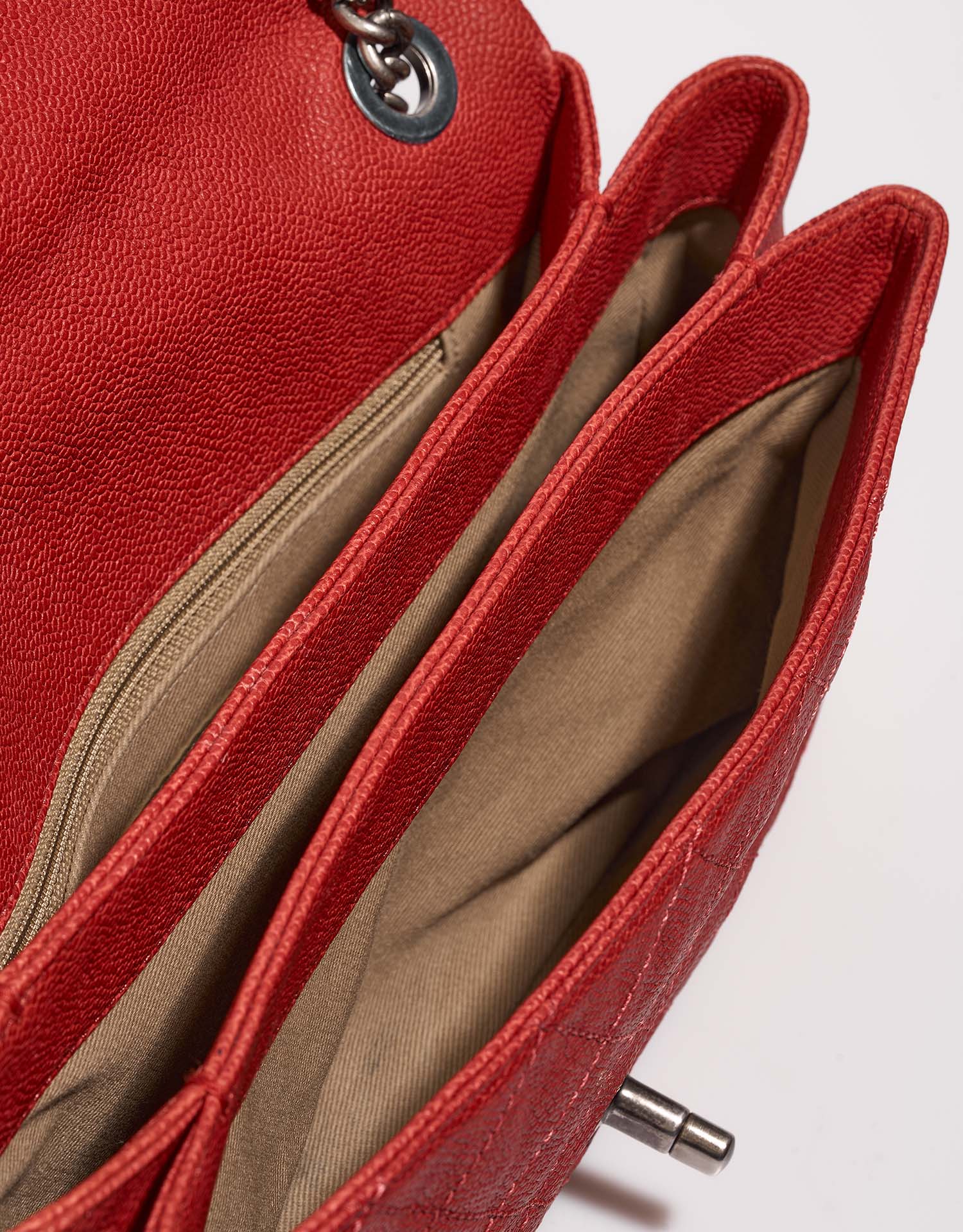 Chanel Timeless Medium Red Inside | Vendez votre sac de créateur sur Saclab.com