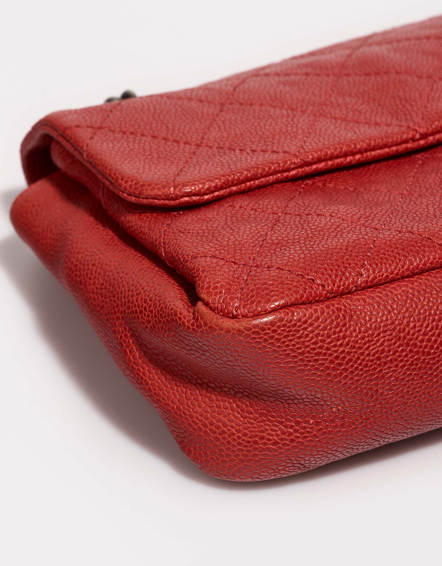 Chanel Timeless Medium Rouge signes d'usure | Vendez votre sac de créateur sur Saclab.com